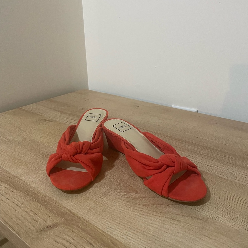 Lord & Taylor EUC Red Sandals with Knotted Detail